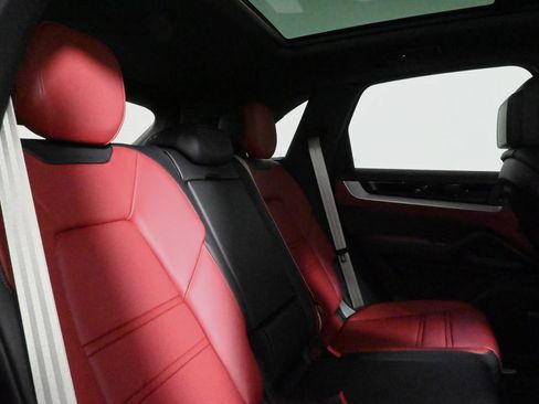 Used 2026 Porsche Cayenne S AWD/4WD image 42
