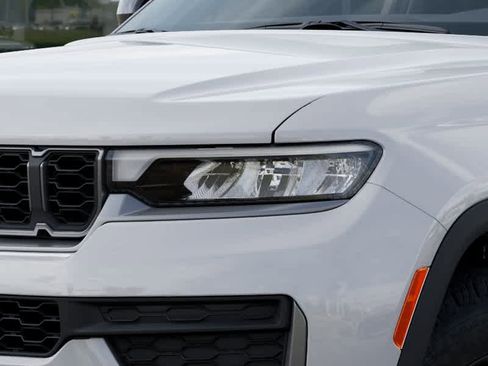 New 2026 Jeep Grand Cherokee Altitude AWD/4WD image 10