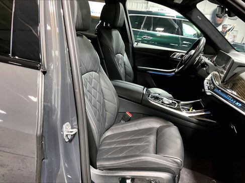 Used 2023 BMW X7 xDrive40i w/ M Sport Package image 8