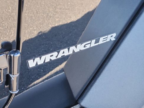 Used 2017 Jeep Wrangler Rubicon w/ Power Convenience Group image 23