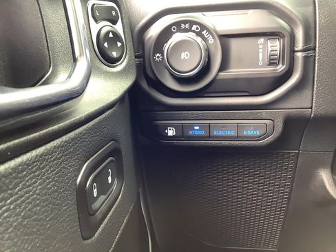 Certified 2025 Jeep Wrangler Unlimited Sahara w/ Safety Group AWD/4WD image 11