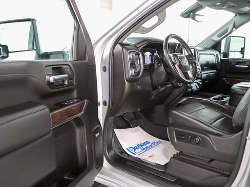 Used 2023 GMC Sierra 2500 Denali w/ Denali Ultimate Package AWD/4WD image 3