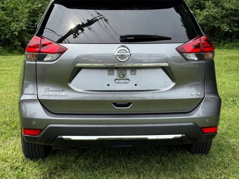 Used 2020 Nissan Rogue SV FWD image 2