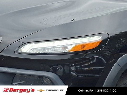 Used 2015 Jeep Cherokee Trailhawk w/ Leather Interior Group AWD/4WD image 10