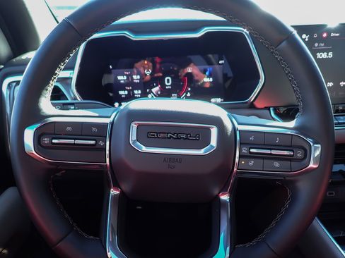 Used 2023 GMC Canyon Denali image 27