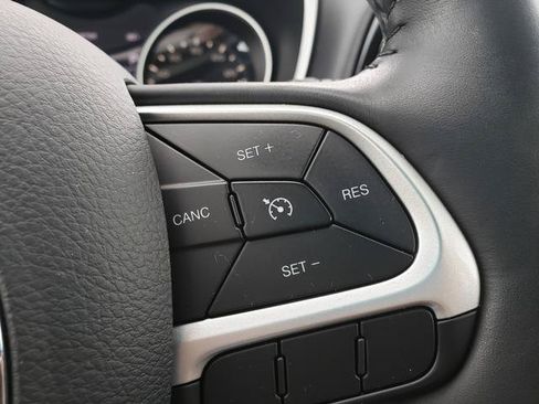 Used 2018 Jeep Compass Latitude w/ Popular Equipment Group FWD image 25