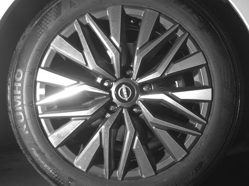 Used 2025 Nissan Altima 2.5 SV FWD image 13