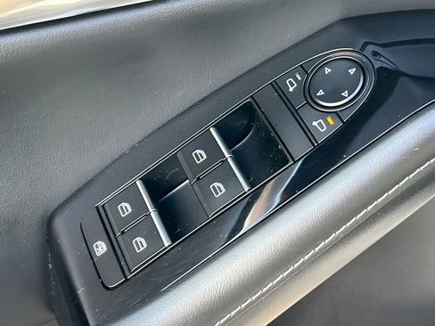 Certified 2025 MAZDA CX-30 AWD 2.5 S w/ Preferred Package image 14