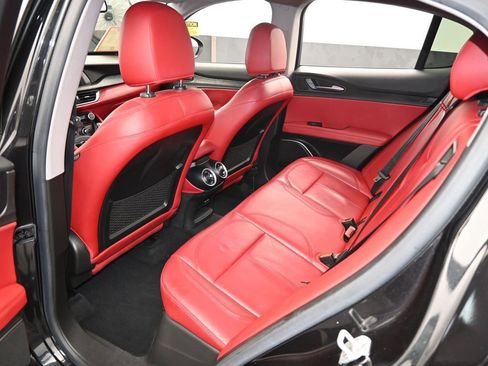 Used 2019 Alfa Romeo Stelvio w/ Nero Edizione image 32