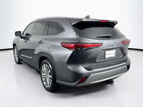Used 2022 Toyota Highlander Platinum FWD image 13