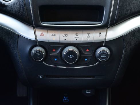 Used 2020 Dodge Journey SE w/ SE Popular Equipment Group FWD image 34