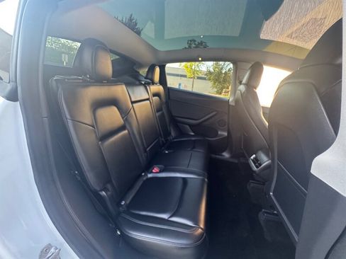 Used 2021 Tesla Model Y Long Range AWD/4WD image 27