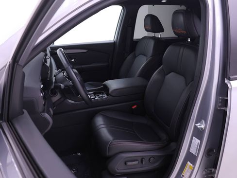 Certified 2023 Honda Pilot TrailSport image 4