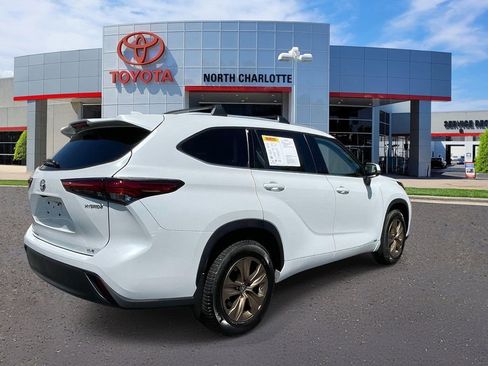 Used 2022 Toyota Highlander Bronze Edition AWD/4WD image 6