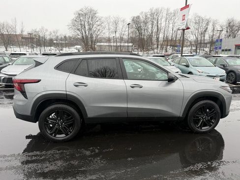 Used 2024 Chevrolet Trax ACTIV w/ Driver Confidence Package image 9