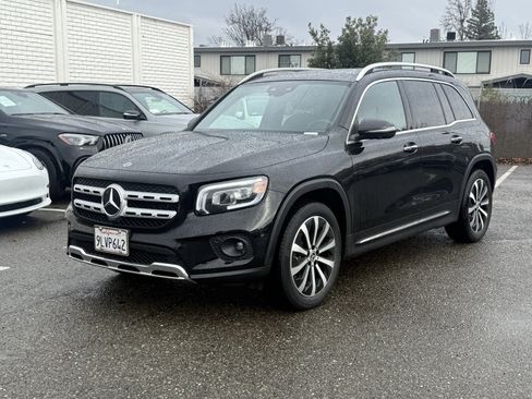 Used 2023 Mercedes-Benz GLB 250 image 1