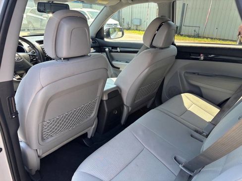 Used 2012 Kia Sorento LX w/ Convenience Pkg image 23