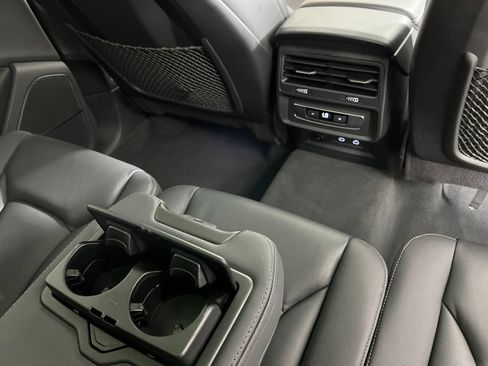 Used 2025 Audi Q7 3.0T Premium Plus AWD/4WD image 10