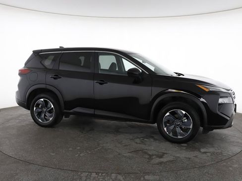 Used 2025 Nissan Rogue SV FWD image 15