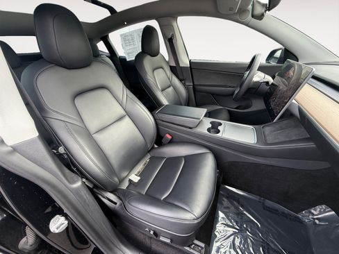 Used 2021 Tesla Model Y Long Range image 19