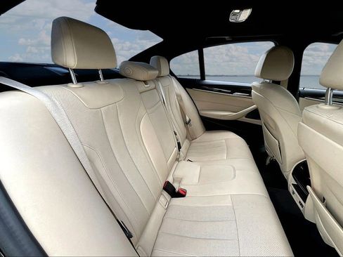 Used 2021 BMW 530i w/ Premium Package RWD image 24