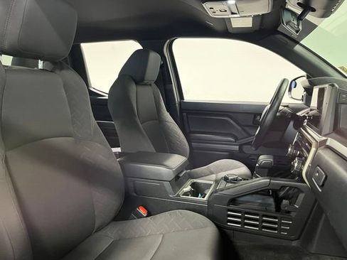 Used 2025 Toyota Tacoma SR5 AWD/4WD image 10