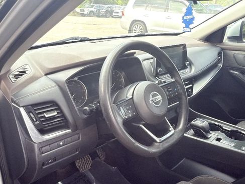 Used 2021 Nissan Rogue SV FWD image 12