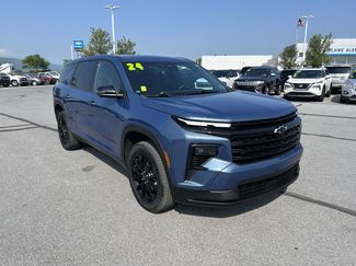 Used 2024 Chevrolet Traverse LS w/ Midnight/Sport Edition AWD/4WD video 1