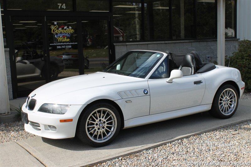 Used 2001 BMW Z3 3.0i RWD image 2