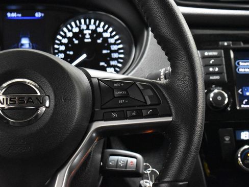 Used 2019 Nissan Rogue S image 9