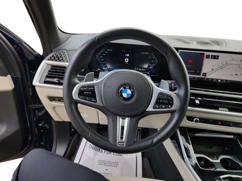 Used 2025 BMW X7 M60i image 14