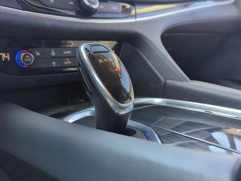 Used 2019 Buick Enclave Essence image 10