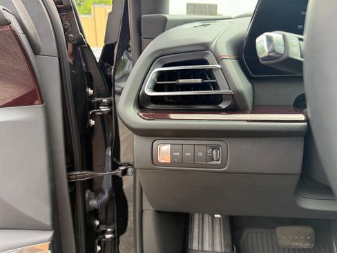 Used 2024 Chevrolet Traverse RS w/ LPO, Floor Liner Package image 16