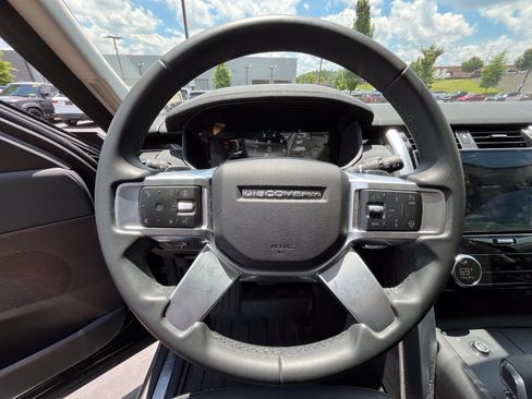 Used 2024 Land Rover Discovery S AWD/4WD image 24