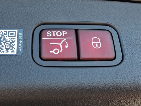 Used 2026 Mercedes-Benz GLC 300 4MATIC Coupe image 32