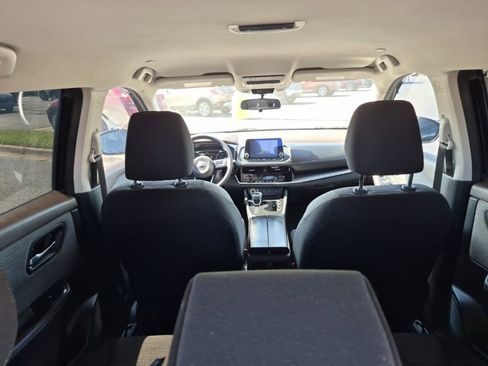 Used 2023 Nissan Rogue SV image 15