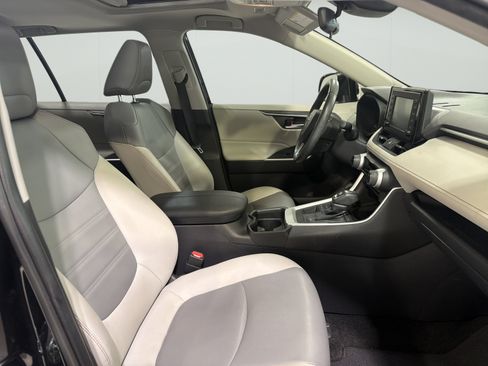 Used 2019 Toyota RAV4 XLE Premium AWD/4WD image 11