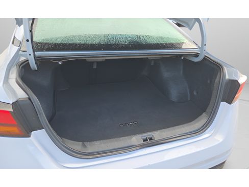 Used 2024 Nissan Altima 2.5 SR FWD image 13