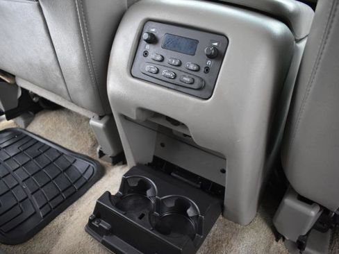 Used 2003 Chevrolet Suburban Z71 image 26