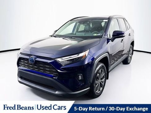 Used 2022 Toyota RAV4 XLE Premium image 3