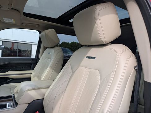 Used 2019 Ford Expedition Platinum RWD image 13