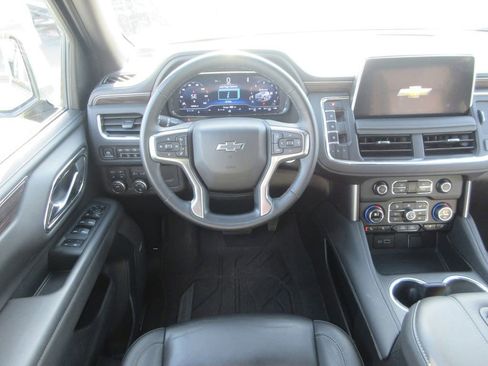 Certified 2024 Chevrolet Suburban Z71 w/ Luxury Package AWD/4WD image 16