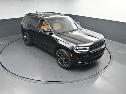 Used 2026 Jeep Grand Cherokee Summit w/ Obsidian Package AWD/4WD image 39
