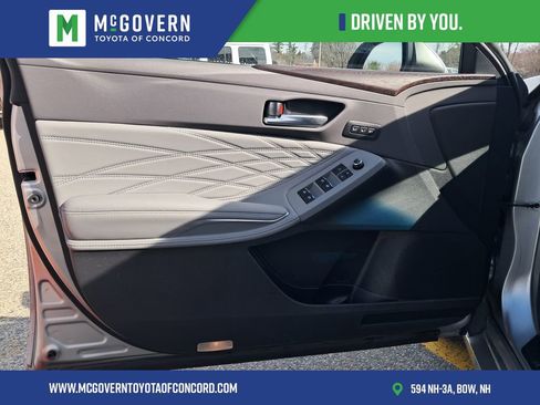 Used 2019 Toyota Avalon Limited w/ Advanced Safety Package FWD image 11