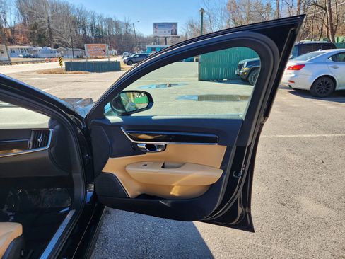 Used 2019 Volvo S90 T6 Momentum image 15