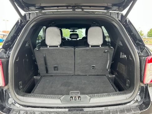 Used 2020 Ford Explorer XLT w/ Equipment Group 202A AWD/4WD image 29