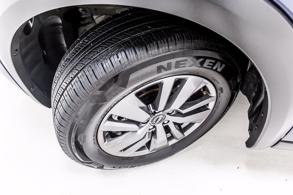 Used 2025 Nissan Pathfinder SV AWD/4WD image 11