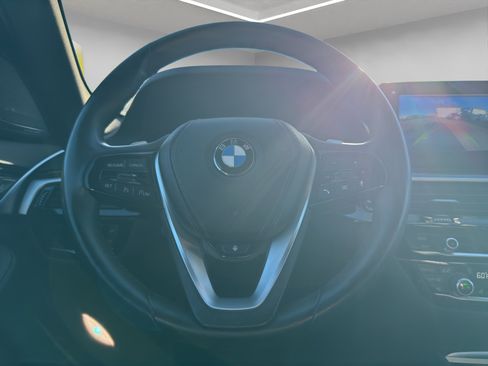 Used 2023 BMW 530i xDrive w/ Premium Package image 10