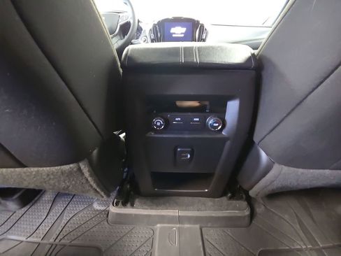 Certified 2023 Chevrolet Traverse LT FWD image 22