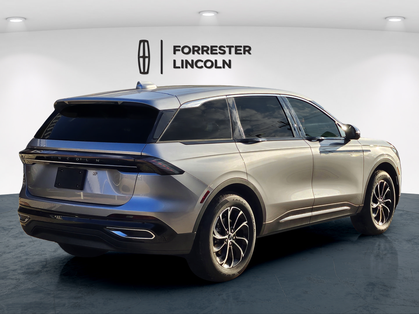 Used 2026 Lincoln Nautilus Premier w/ Equipment Group 102A AWD/4WD image 3